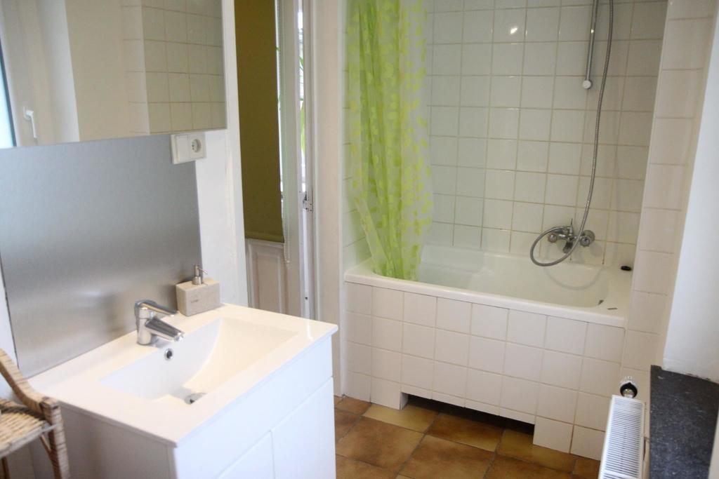 Holiday Home Les Ancolies  Gîte citadin Spa Chambre photo
